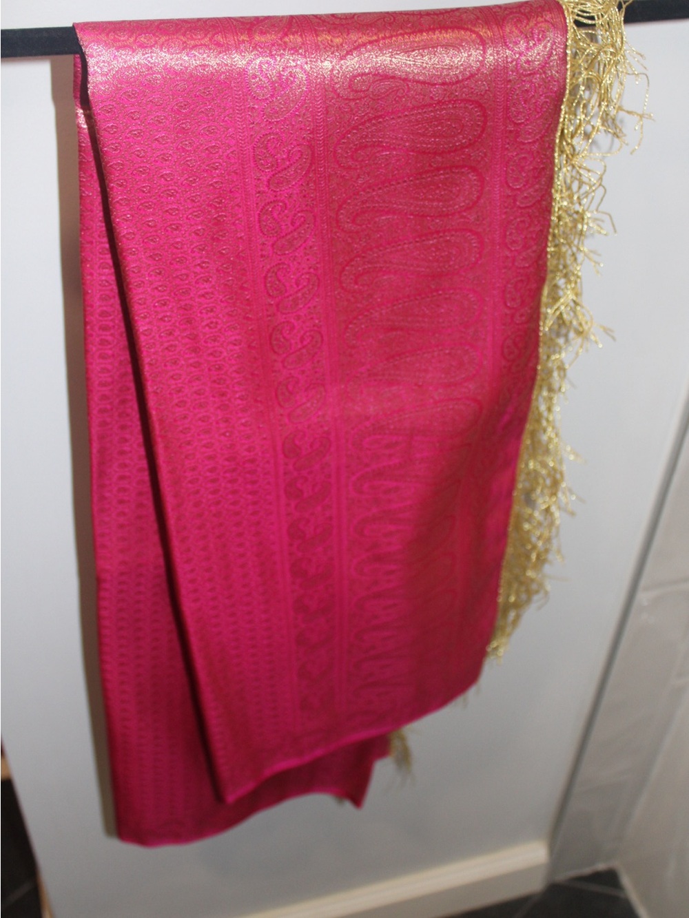 Nalli Silk Magenta Pink Gold Zari Paisley Dupatta Shawl Wrap Fringed Scarf